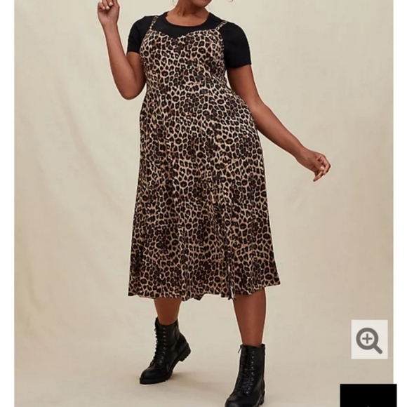 Torrid leopard dress with POCKETS - Picture 3 of 15